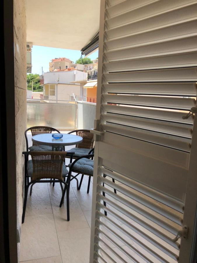 Omis - Private Ensuite Room With Balcony - Hotel Style Экстерьер фото
