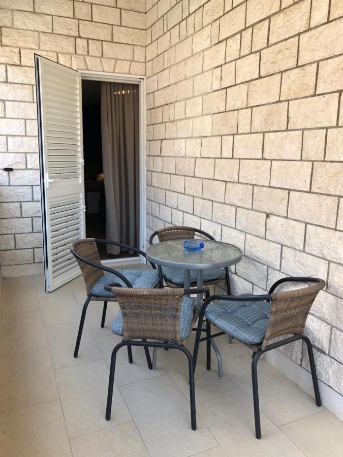 Omis - Private Ensuite Room With Balcony - Hotel Style Экстерьер фото