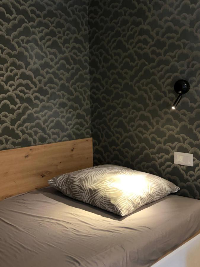Omis - Private Ensuite Room With Balcony - Hotel Style Экстерьер фото